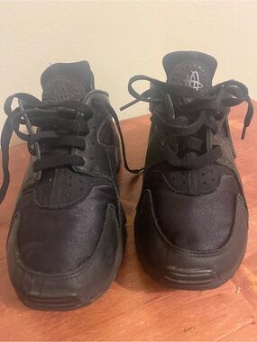 Black Nike huarache  Athletic Sneakers ,